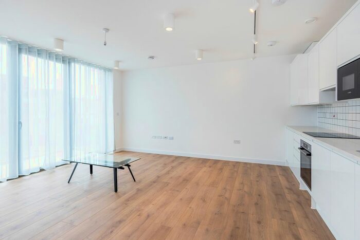 2 Bedroom Flat To Rent In Helmsley Place, London Fields, E8
