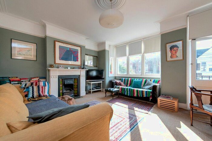 2 Bedroom Flat To Rent In Clifford Gardens, Kensal Rise, NW10