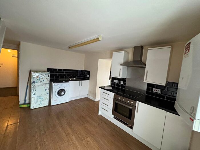 1 Bedroom Flat To Rent In Great Horton Road, Bradford, West Yorkshire, BD7