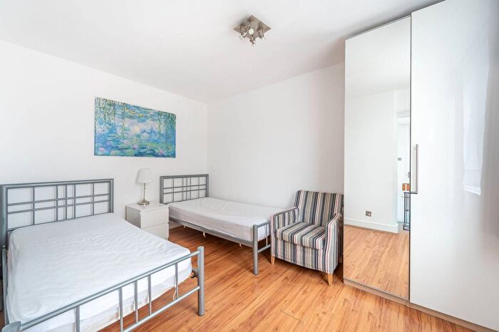 1 Bedroom Flat To Rent In Kensington Church Street, Notting Hill Gate, London, W8