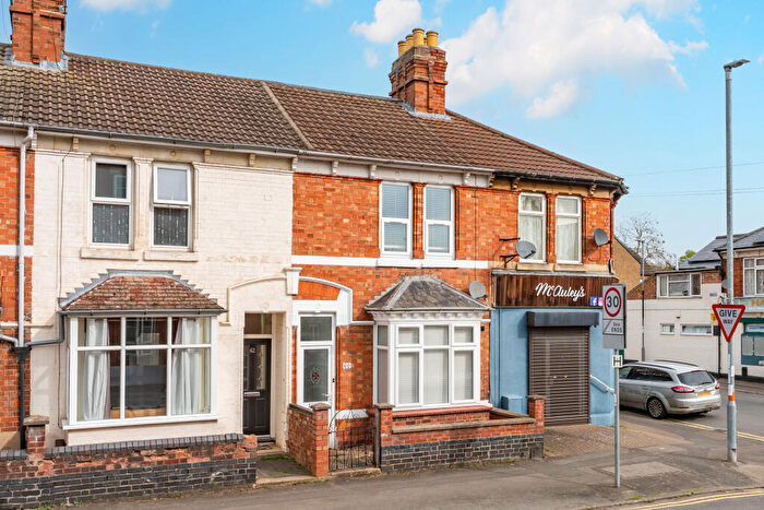 2 Bedroom Terraced House For Sale In Hawthorn Road, Kettering, NN15
