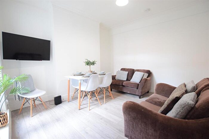 5 Bedroom Terraced House To Rent In Portland Street - Student House - /, LN5