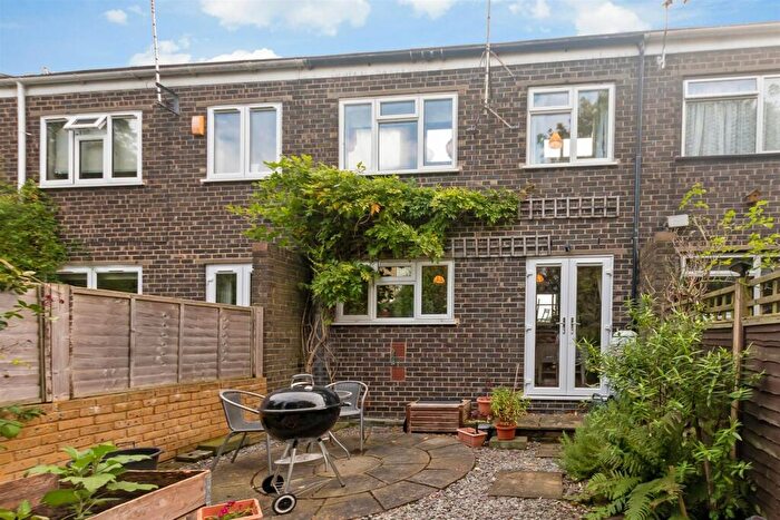 3 Bedroom Terraced House For Sale In Westhill Close, Gravesend, Kent, DA12