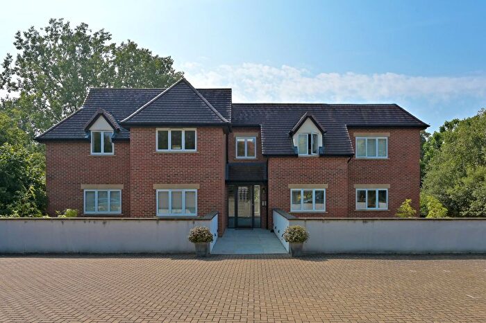 2 Bedroom Flat For Sale In Little Dene, Yarnells Hill, Oxford, OX2