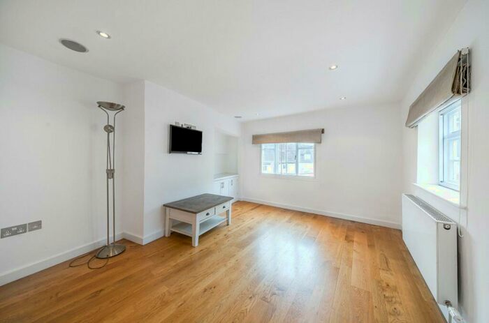2 Bedroom End Of Terrace House For Sale In Castle Street, Castle Street, Guildford, Surrey, GU1