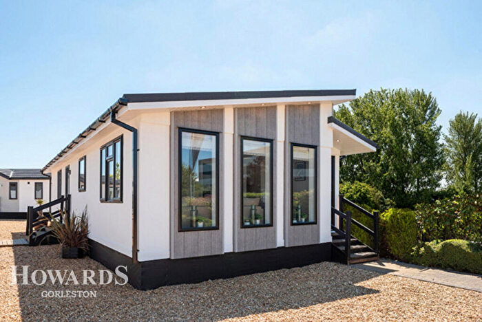 2 Bedroom Park Home For Sale In Belton Country Park Stepshort, Belton, NR31