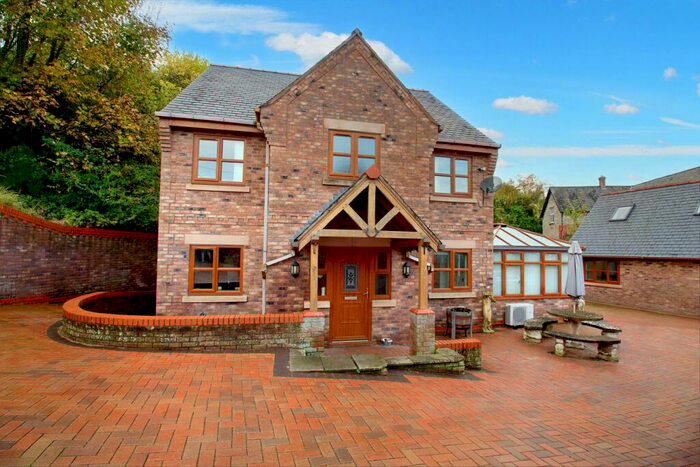 5 Bedroom Detached House For Sale In Methodist Hill, Froncysyllte, Llangollen, LL20