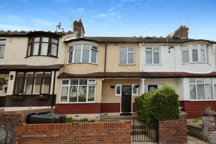 3 Bedroom House To Rent In Pinnocks Avenue, Gravesend, Kent, DA11