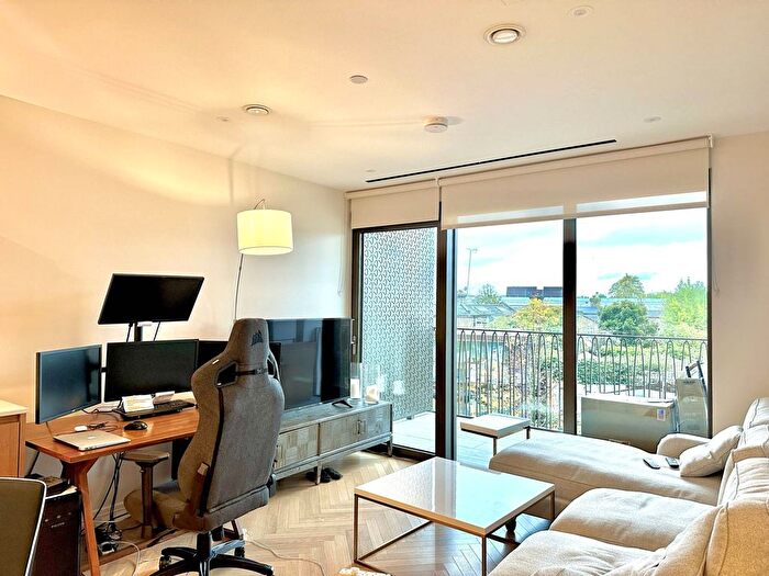 1 Bedroom Flat For Sale In Hampton House, Fulham Broadway, London, SW6