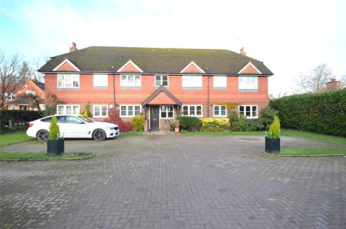 2 Bedroom Apartment For Sale In Beavers Close, Farnham, Surrey, GU9