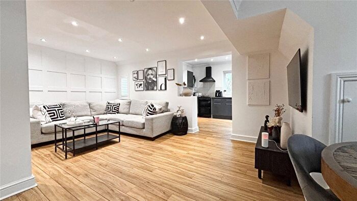 2 Bedroom Flat To Rent In Carden Avenue, Brighton, Sussex, BN1