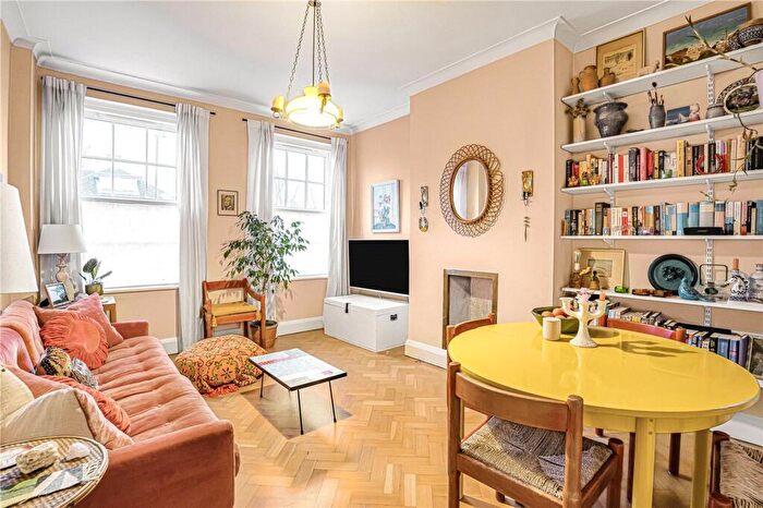 2 Bedroom Flat For Sale In Cockfosters Road, Barnet, EN4