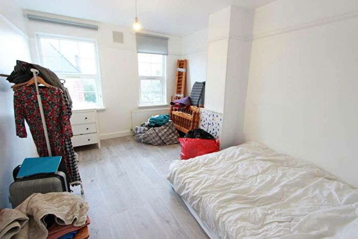 3 Bedroom Apartment To Rent In Onslow Parade, London, N14