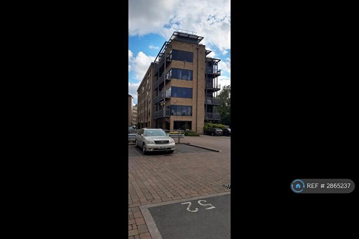 2 Bedroom Flat To Rent In Commercial Street, Huddersfield, HD1