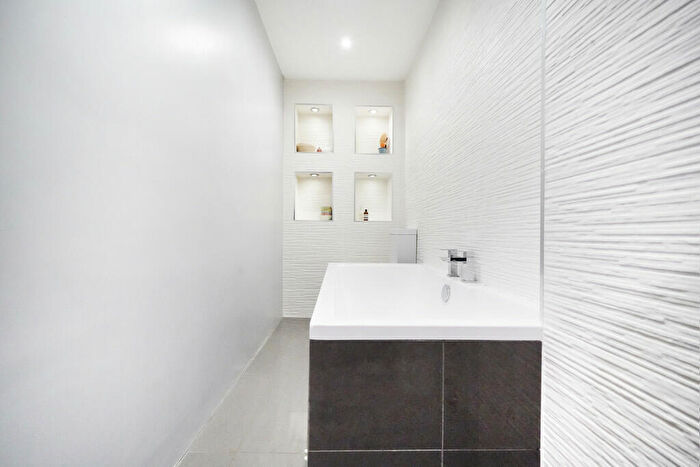 2 Bedroom Apartment To Rent In Petherton Road, N5