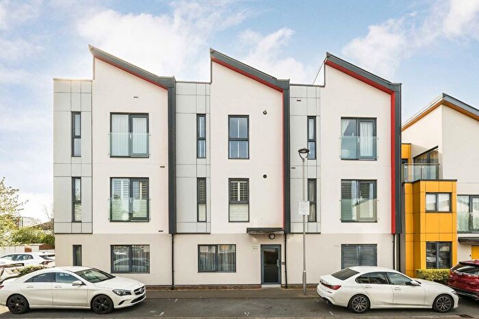 1 Bedroom Flat For Sale In Cairns Avenue, London, SW16