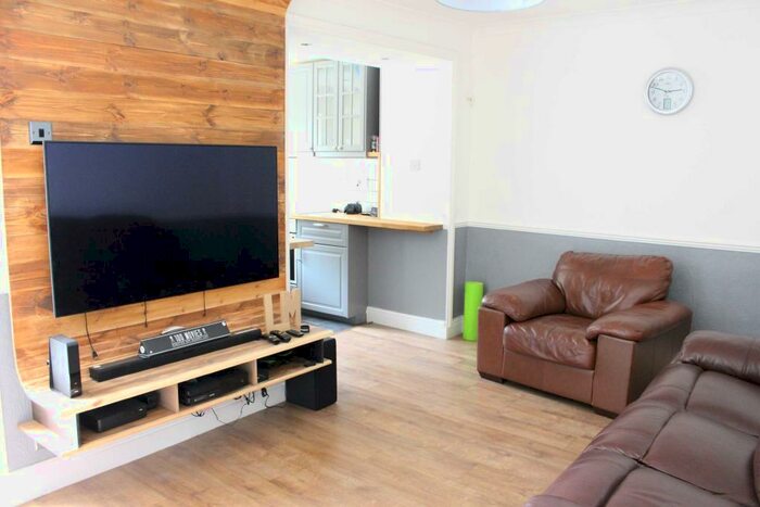 3 Bedroom House To Rent In Eynon Street, Gorseinon., SA4