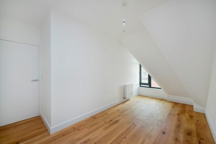 1 Bedroom Flat To Rent In Bridge Road, Chertsey KT16