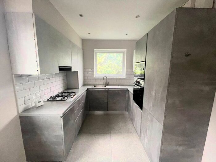 2 Bedroom Flat To Rent In Murray House, Sylvan Avenue, London, NW7