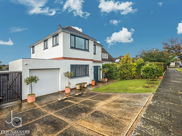 4 Bedroom Detached House For Sale In The Close, Frinton-On-Sea, CO13