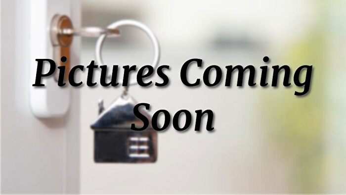 4 Bedroom Property To Rent In Dog Lane, Neasden, London, NW10