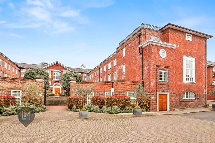 3 Bedroom Flat For Sale In Arcadian Place, London, SW18