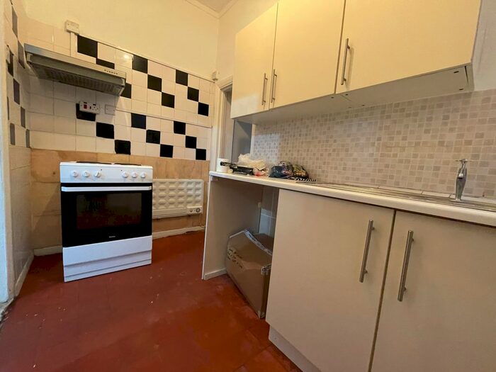 3 Bedroom Flat To Rent In Cambridge Road, Norbiton, Kingston Upon Thames KT1