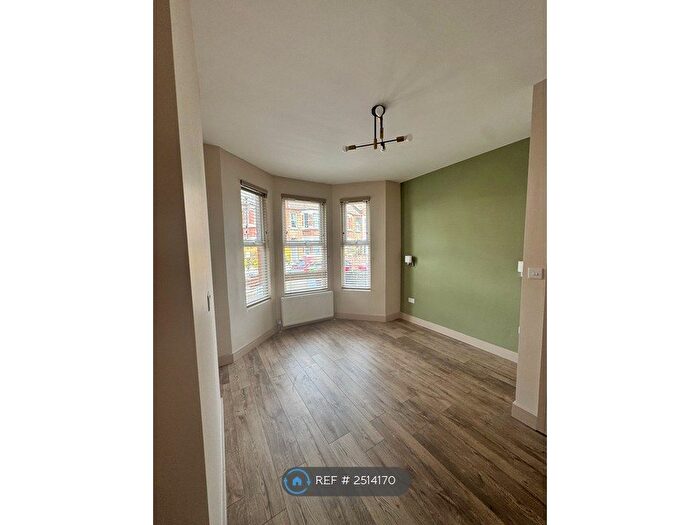 2 Bedroom Flat To Rent In Chesterfield Road, London, N4