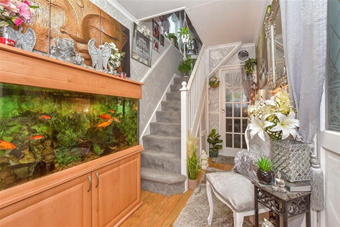 3 Bedroom Semi-Detached House For Sale In Repton Manor Road, Ashford, Kent, TN23