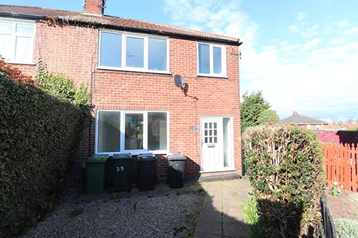 3 Bedroom Semi-Detached House To Rent In Montcalm Crescent, Leeds, West Yorkshire, LS10