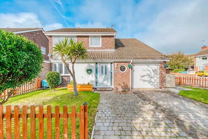 4 Bedroom Detached House For Sale In Renoir Place, Gunton, NR32