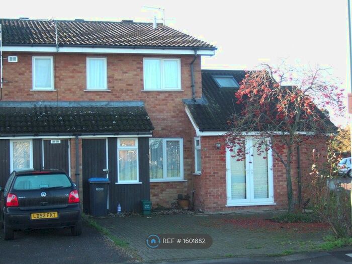 1 Bedroom Semi-Detached House To Rent In Pond Road, Egham, TW20
