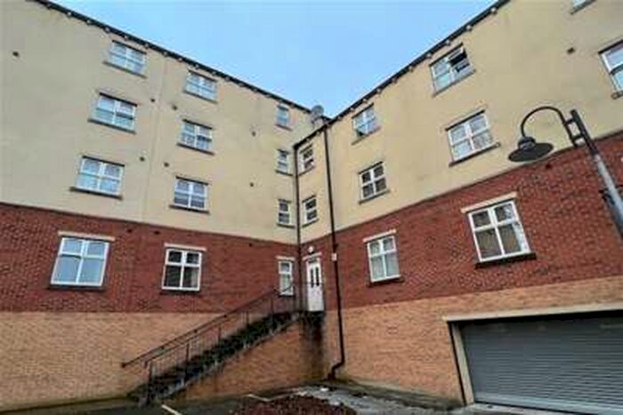 2 Bedroom Flat To Rent In Savile Grange, Savile Park, Halifax, HX1