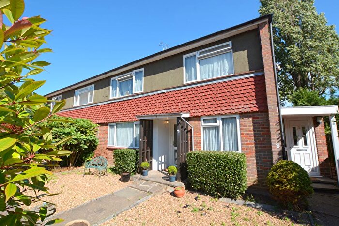 2 Bedroom Maisonette For Sale In Littlecote Place, Hatch End, HA5