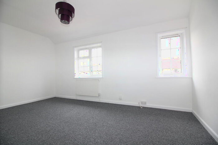 2 Bedroom House To Rent In Pendragon Road, Bromley, BR1