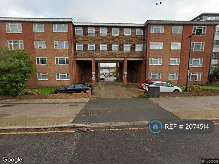 1 Bedroom Flat To Rent In Parkdale, London, N11
