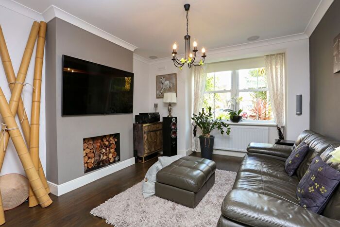 4 Bedroom End Terrace House To Rent In Russell Road, Mitcham, Surrey, CR4