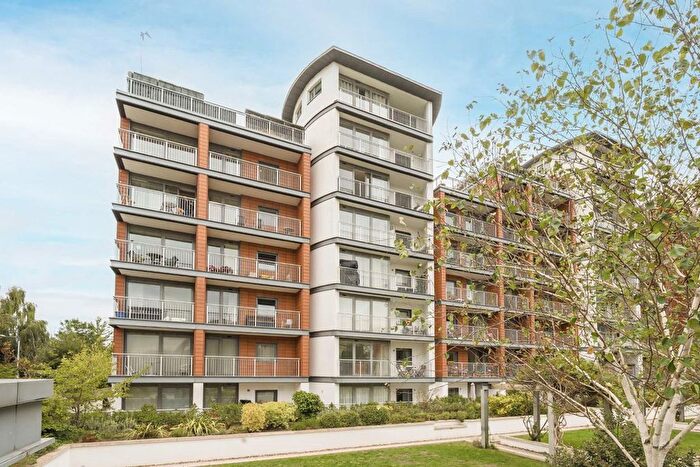 3 Bedroom Flat To Rent In Holland Gardens, Brentford, TW8
