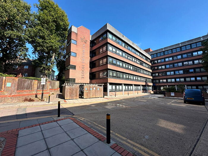 1 Bedroom Apartment For Sale In Wood Street, East Grinstead, West Sussex, RH19