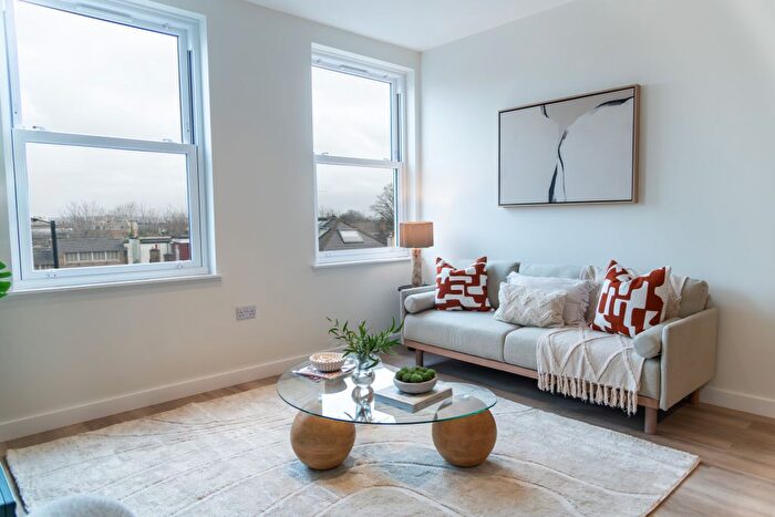 Studio To Rent In Gladbeck Way, Enfield, EN2