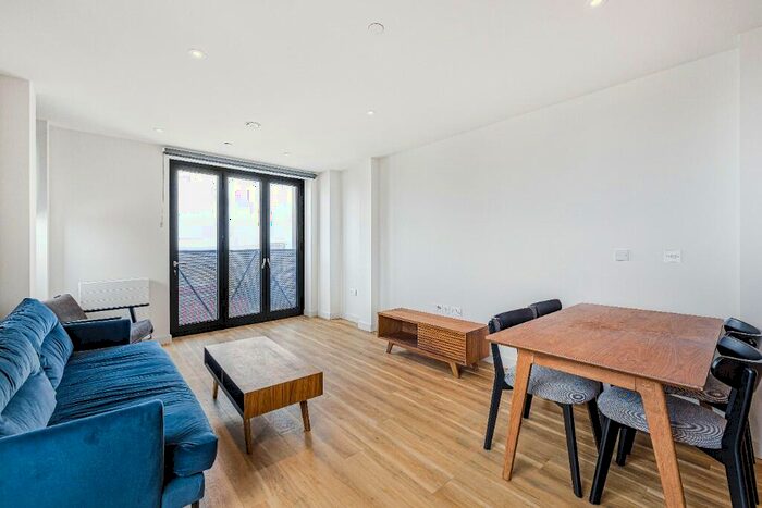 3 Bedroom Flat To Rent In Tarragon Walk, IP28