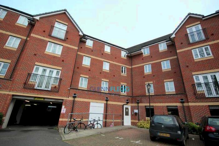 2 Bedroom Flat To Rent In ***let Agreed***eaton Avenue, Slough***let Agreed***, SL1
