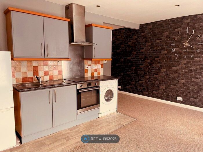 2 Bedroom Flat To Rent In Bradley Crescent, Bristol, BS11