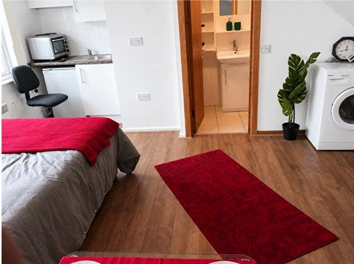 1 Bedroom Terraced House To Rent In Middleham Road, London, N18