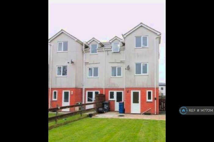 4 Bedroom Semi-Detached House To Rent In Penybonc, Amlwch, LL68