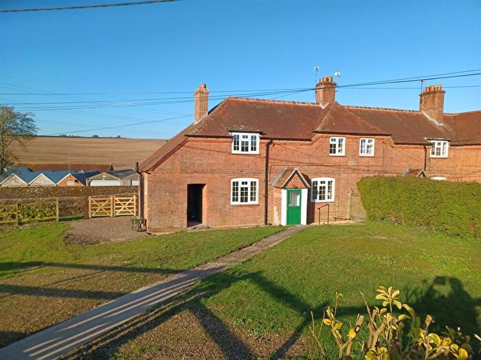 2 Bedroom End Of Terrace House To Rent In Lower Woodcott, RG28