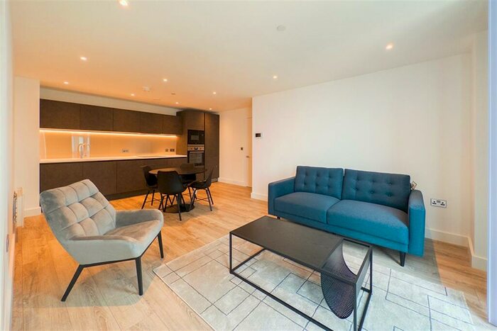 2 Bedroom Apartment To Rent In The Blade, M15