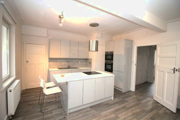 5 Bedroom Detached House To Rent In Egerton Gardens, London, NW4