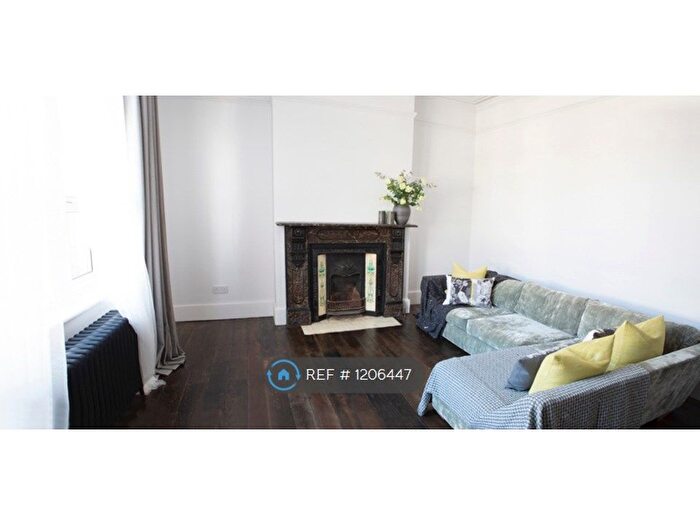 3 Bedroom Flat To Rent In Leytonstone, London, E11