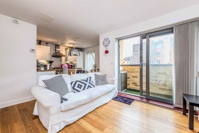 1 Bedroom Flat To Rent In St. Georges Grove, London, SW17